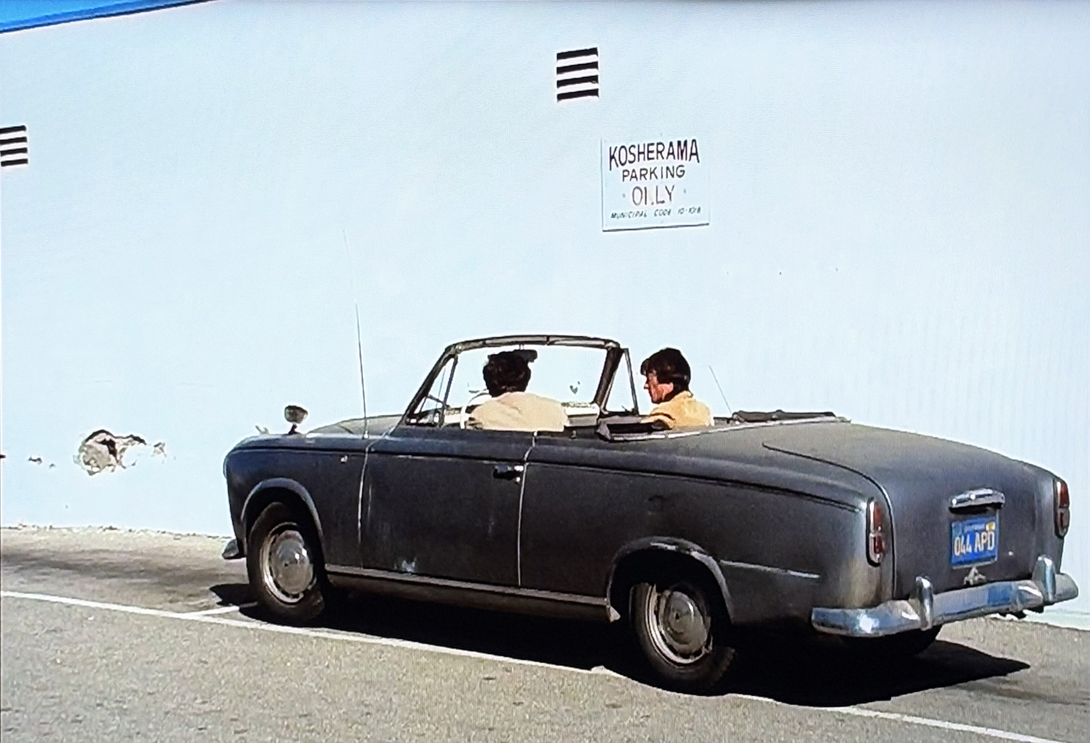 チェスのレストラン「コーシャラマ」の駐車場