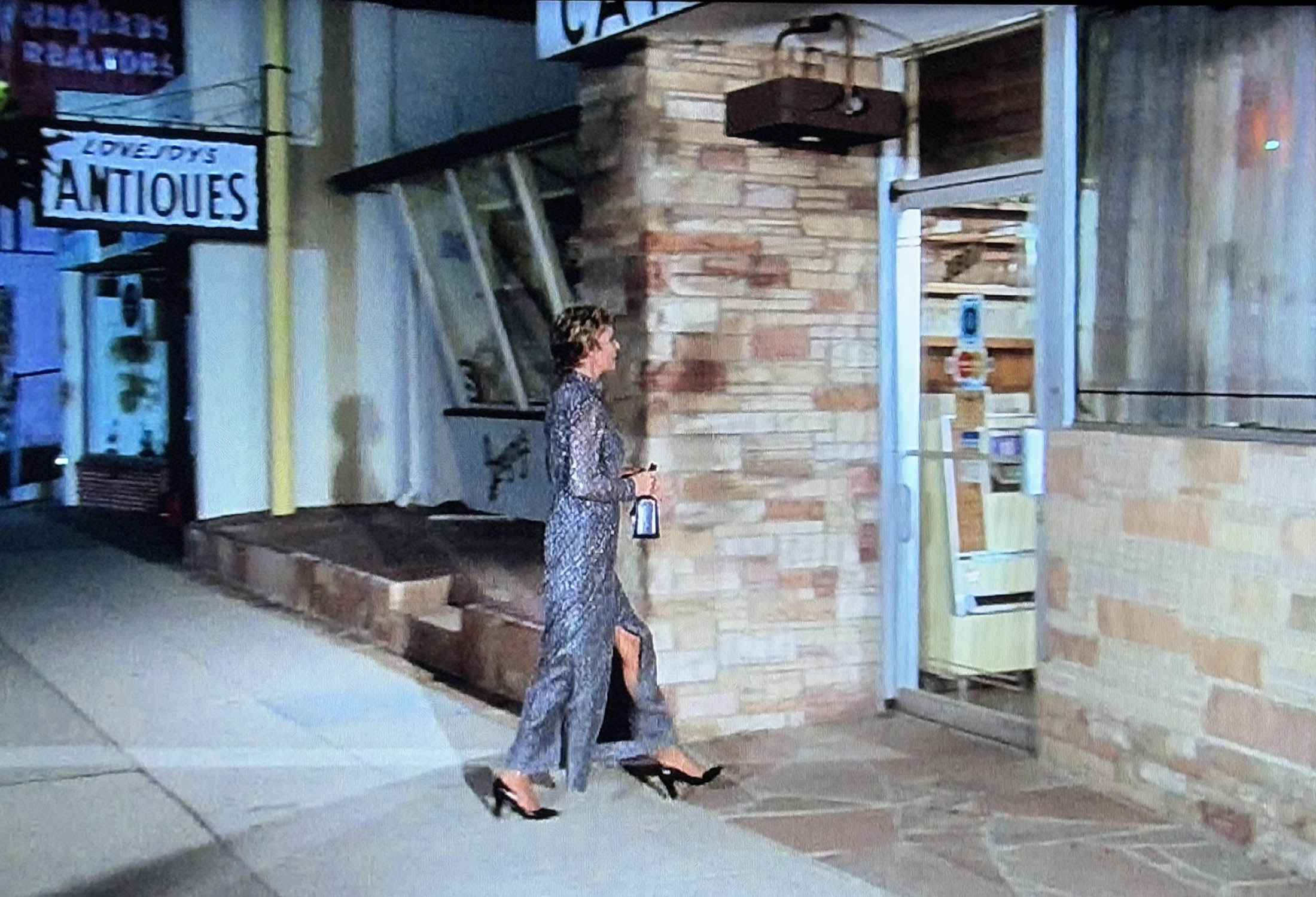 ウォードが待機する駐車場