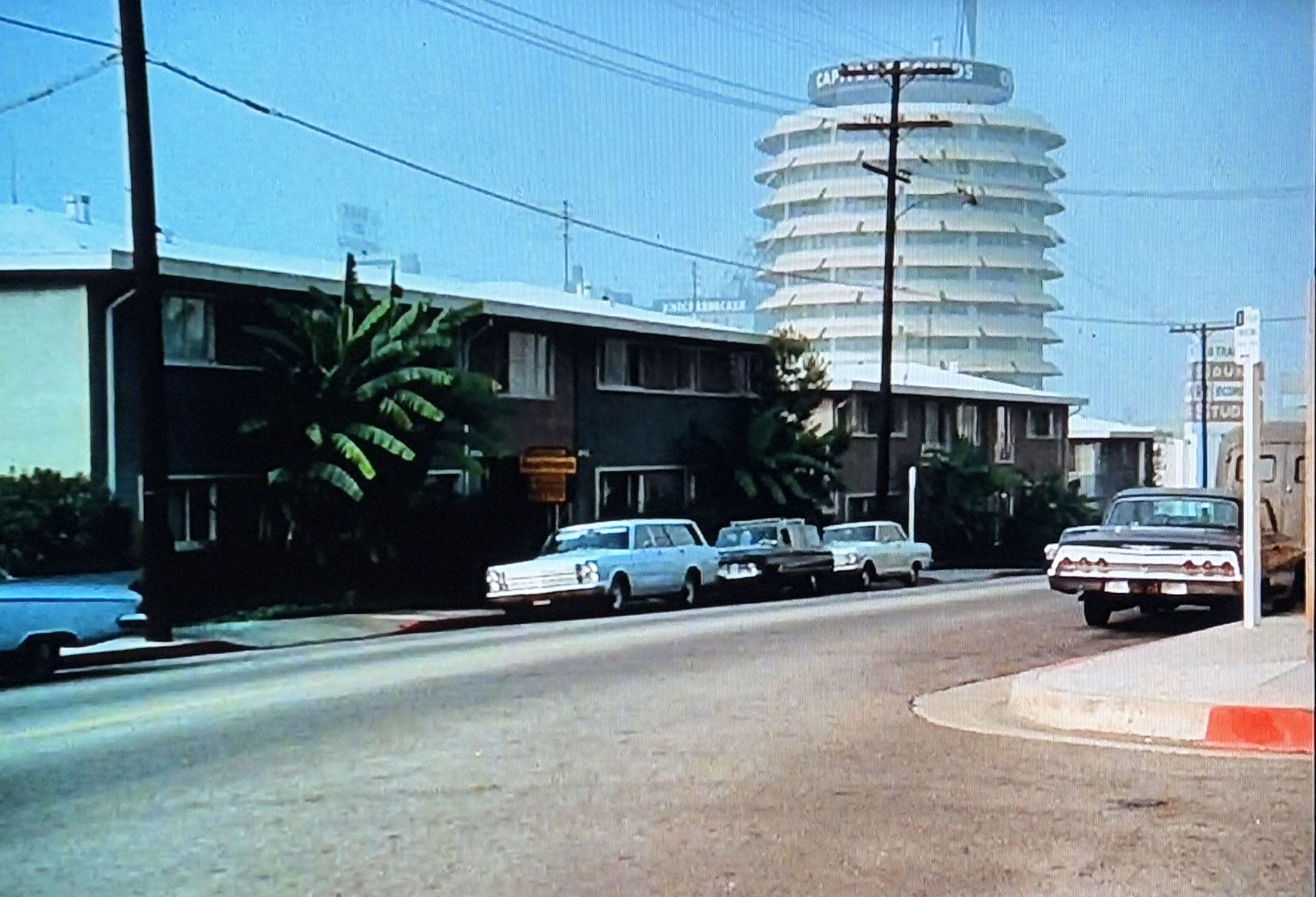 チェスのレストラン「コーシャラマ」の駐車場