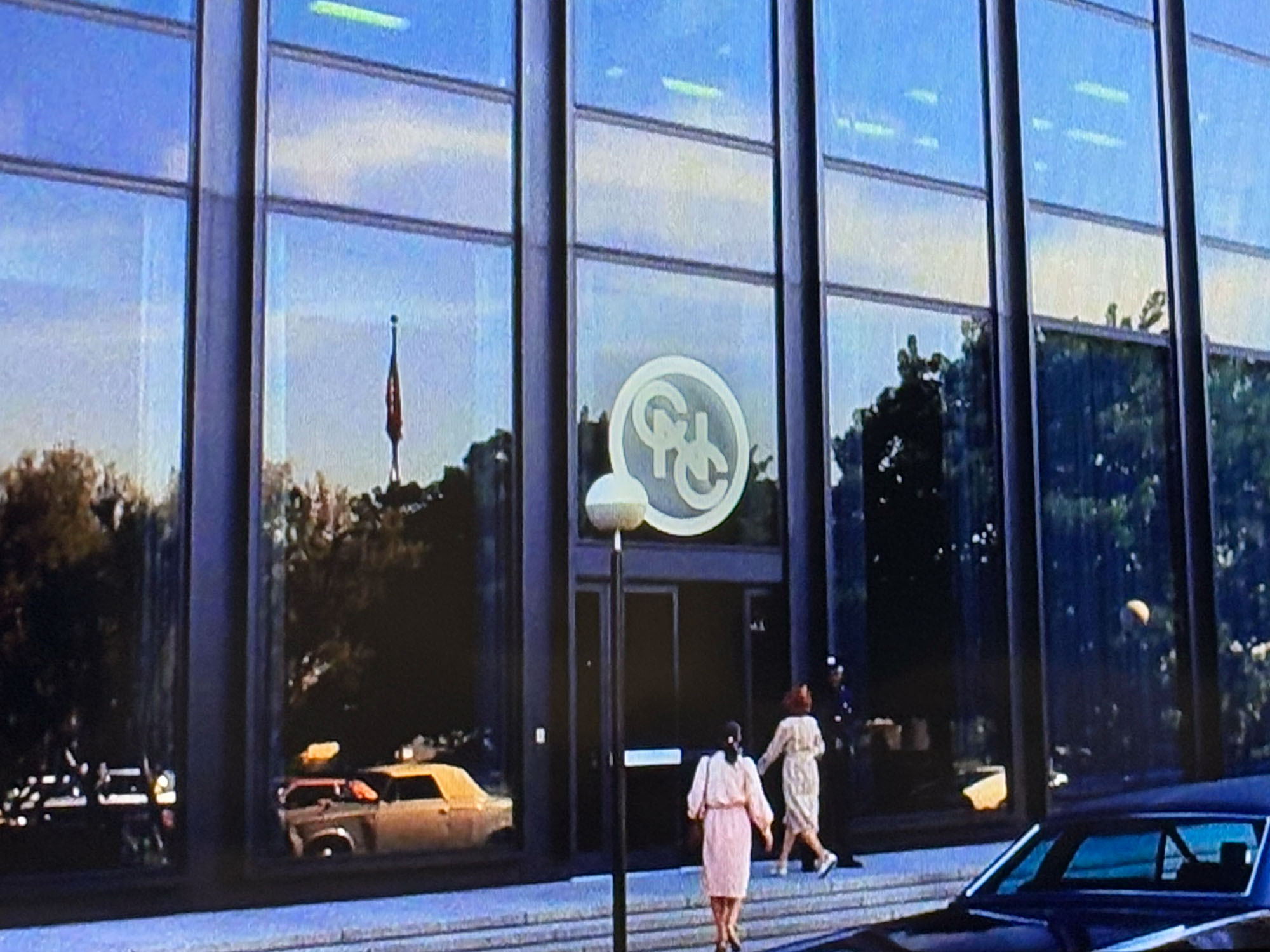 「指輪の爪あと」のブリマー探偵事務所